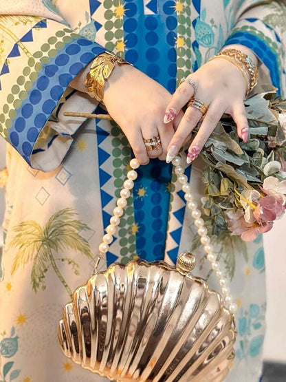 Metal Golden Seashell Clutch