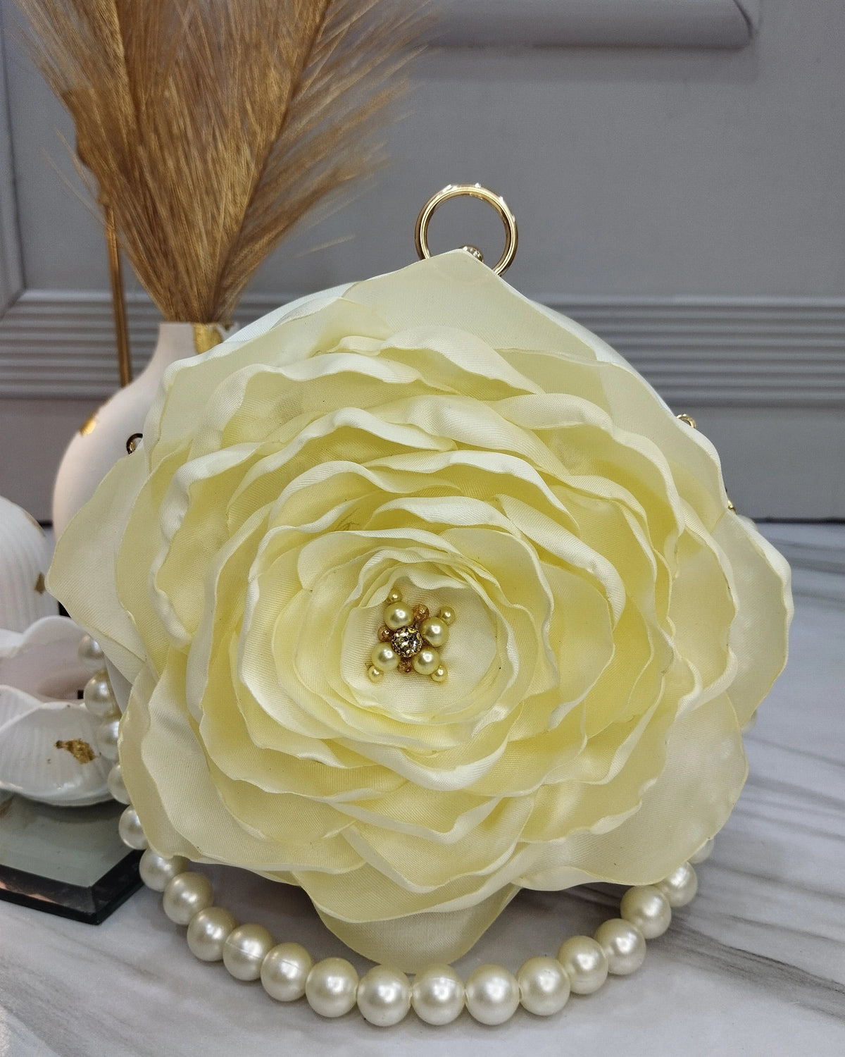 Floral blossom clutch