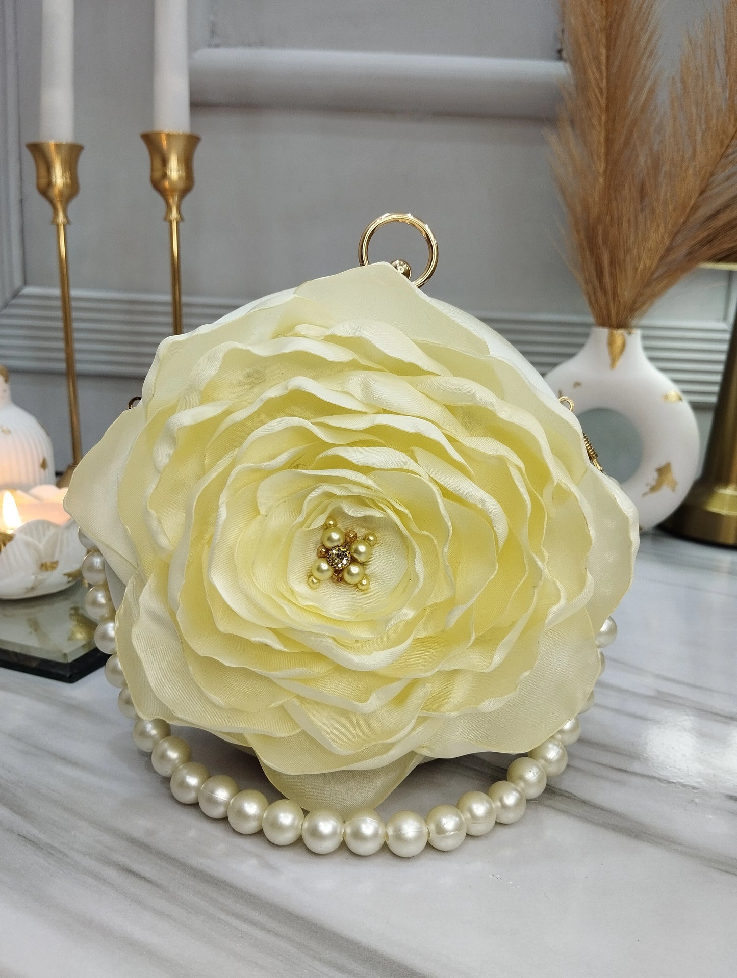 Floral blossom clutch