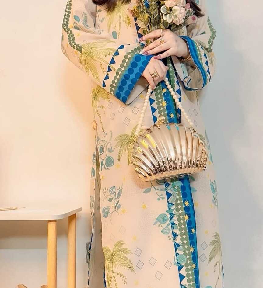 Metal Golden Seashell Clutch