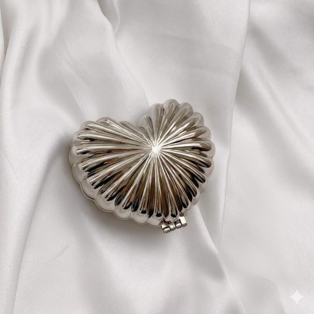 Mini Metal Heart Clutch
