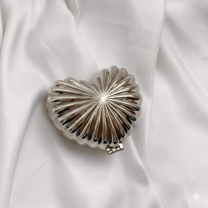 Mini Metal Heart Clutch